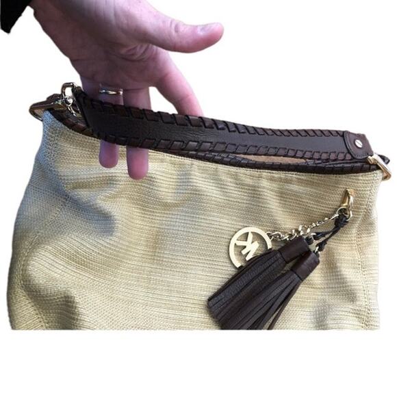 Michael Kors Bennet Straw Hobo Shoulder bag With gold accents & tassel - Picture 6 of 12
